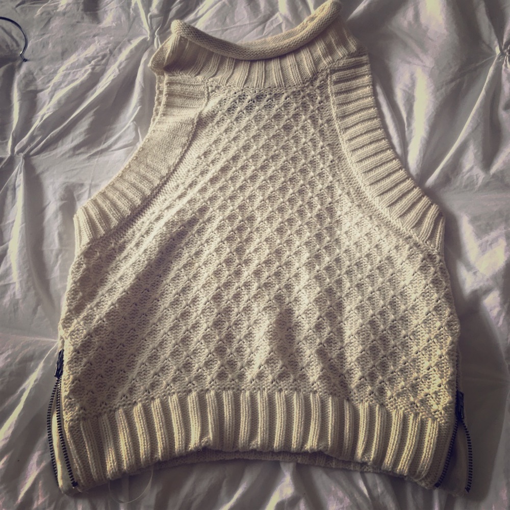 Cute Sam Edelman crop top sweater!